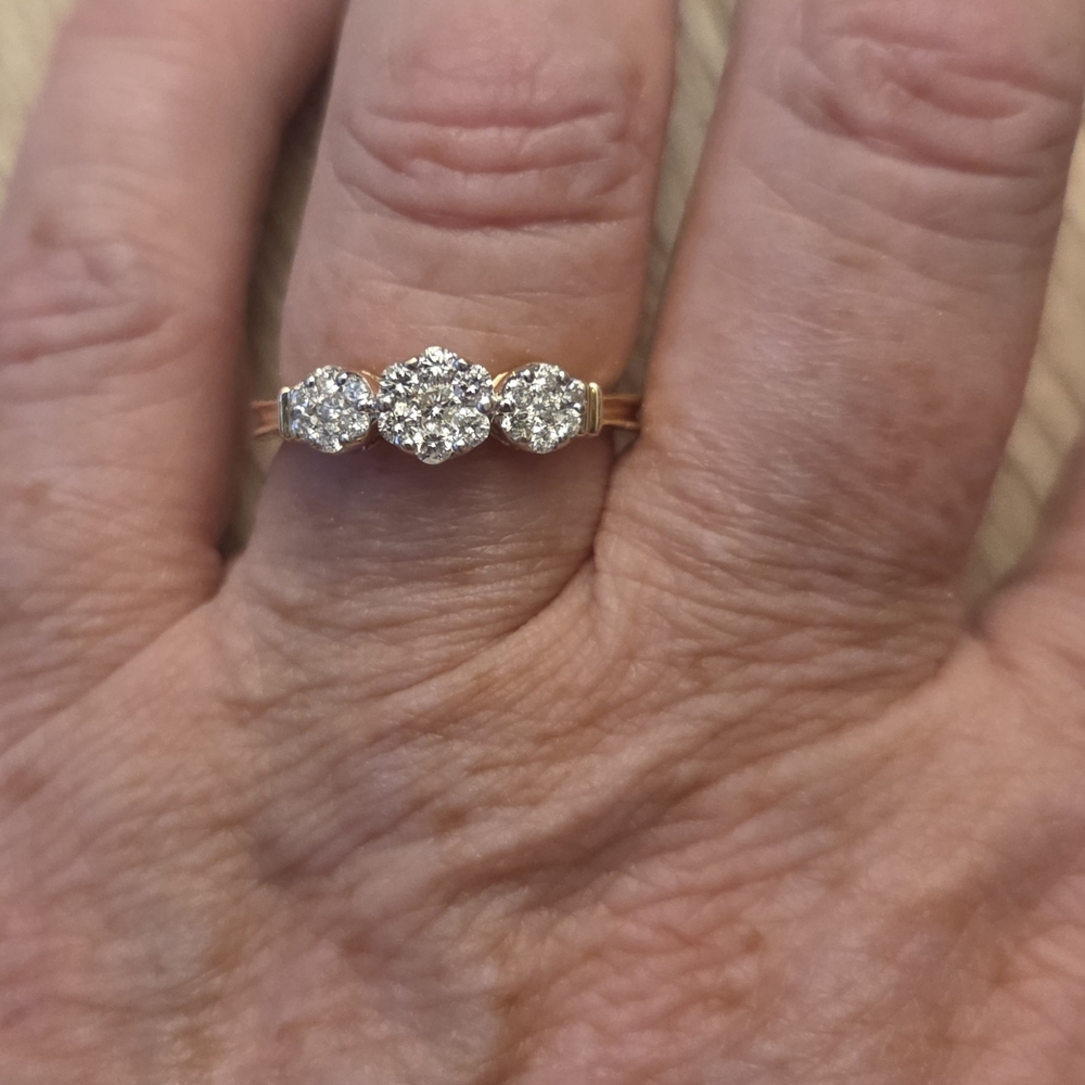 Beautiful Gold Ring With 3 Diamond Clusters Size 7